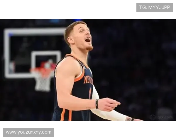 迪文岑佐全场表现出色15投7中三分球命中率高达45贡献21分助力球队胜利